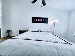 4 bedrooms, iron/ironing board, Internet, bed sheets