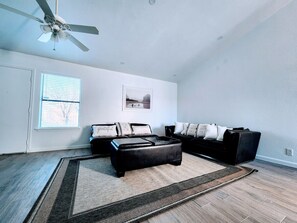 TV, caminetto, videogiochi