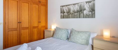 4 bedrooms, free WiFi, bed sheets