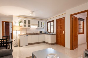 Fridge, microwave, coffee/tea maker, toaster
