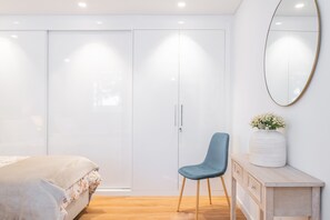 2 slaapkamers, een strijkplank/strijkijzer, wifi, beddengoed