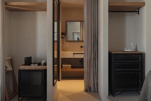 Supreme Family Room Sea View | 浴室 | 拖鞋、毛巾