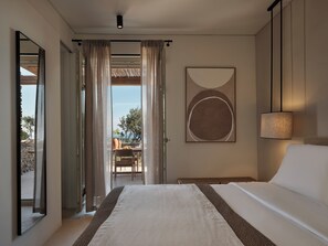 Cave Suite Sea View | 客房內保險箱、獨特裝潢、布置獨特、書桌