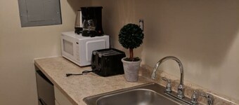 Dimmick Apartment Retreat 1 Bed 1 bath Sleeps 3