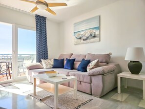 TV - 600 metre walk to the beach, Riviera del Sol (Mijas Costa)