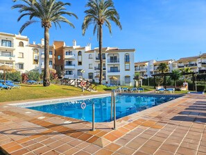 Pool - 600 metre walk to the beach, Riviera del Sol (Mijas Costa)