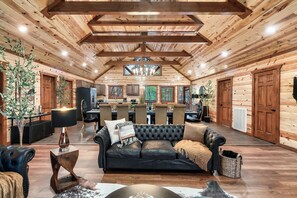 Fernseher, Tischtennisplatte