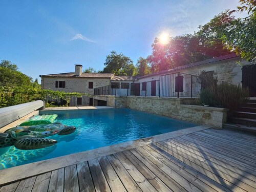 Near Floressas the completely renovated old watermill Le Roussenq-Moulin Neuf