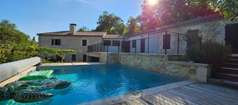 Near Floressas the completely renovated old watermill Le Roussenq-Moulin Neuf