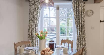 Delightful dog-friendly cottage - Orchard Cottage, Hook Norton