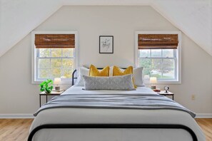 3 bedrooms, desk, iron/ironing board, travel crib - Dog-Friendly Home | Game Garage & Firepit (Berkeley Springs)