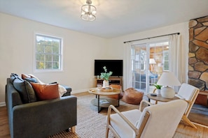 Smart TV, fireplace, video games, DVD player - Dog-Friendly Home | Game Garage & Firepit (Berkeley Springs)