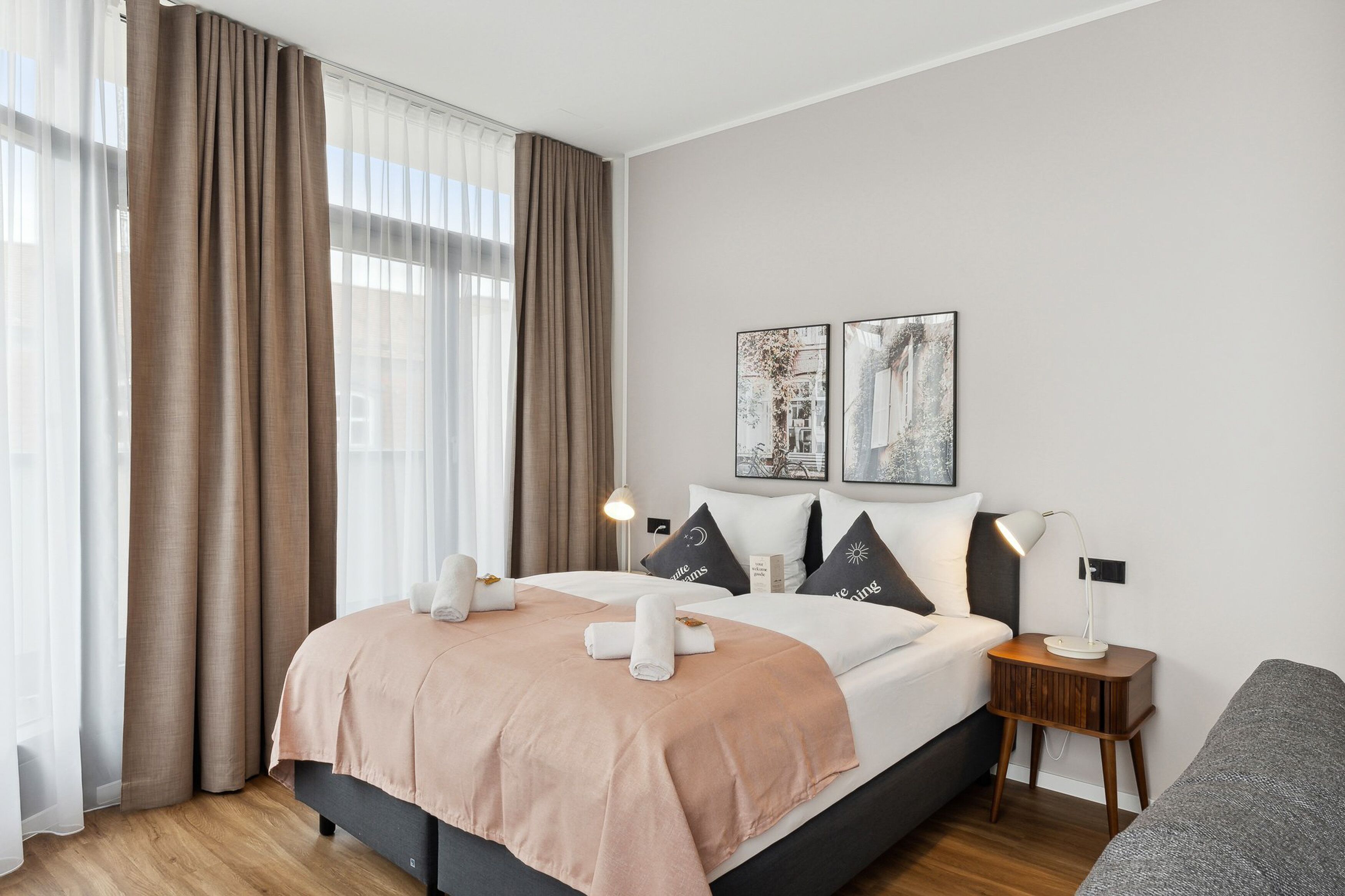 Zweibettzimmer | Individuell dekoriert, individuell eingerichtet, Schreibtisch