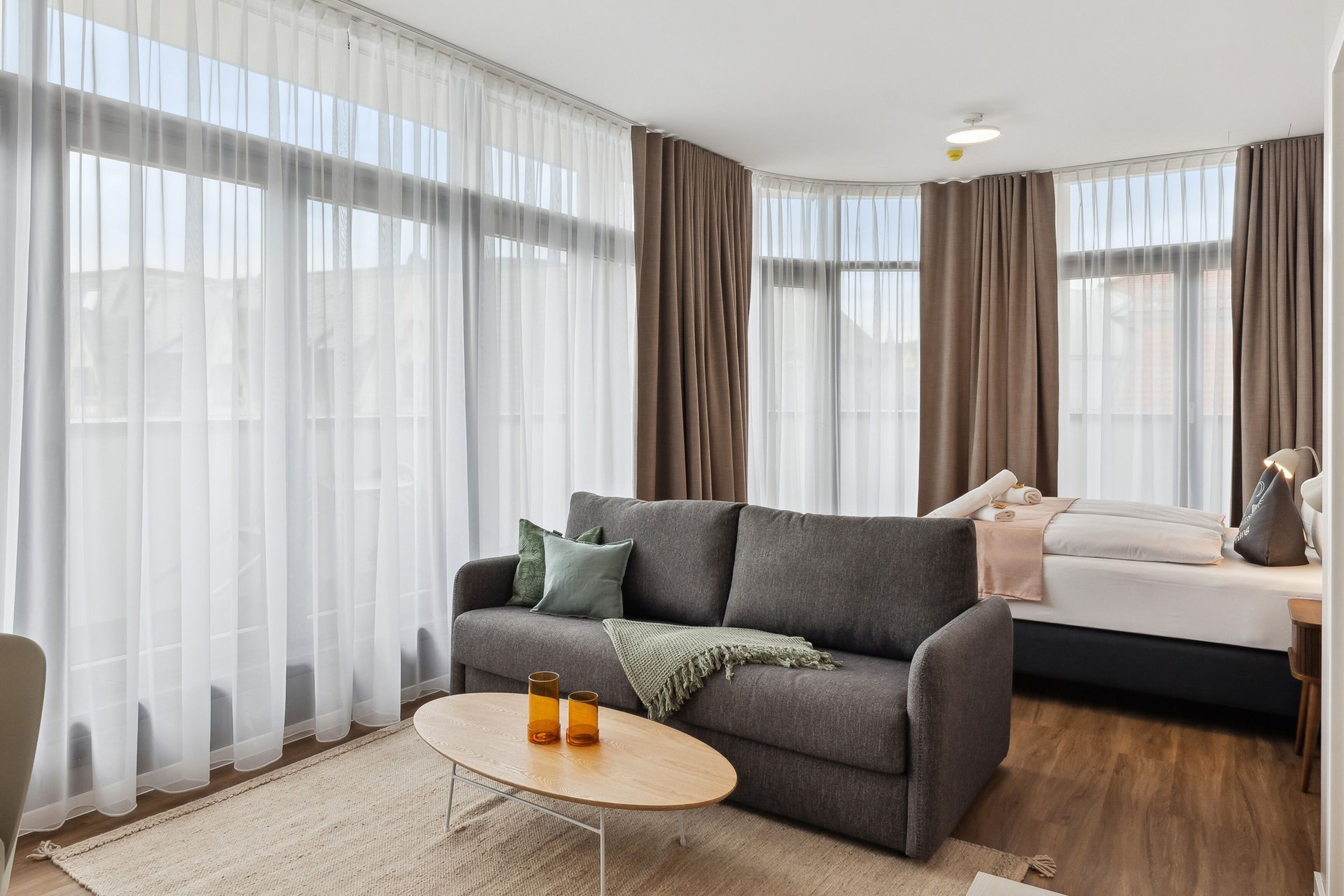 Zweibettzimmer | Individuell dekoriert, individuell eingerichtet, Schreibtisch