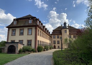 Exterior - Luxury 110 m2 design apartment in Bavarian castle  (Zeitlofs)