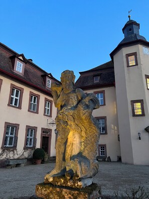 Exterior - Luxury 110 m2 design apartment in Bavarian castle  (Zeitlofs)