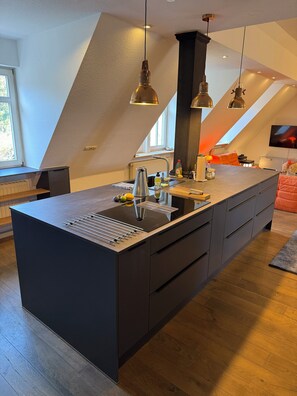 Réfrigérateur, four, plaque de cuisson, lave-vaisselle