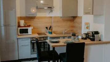 Micro-ondes, four, bouilloire électrique