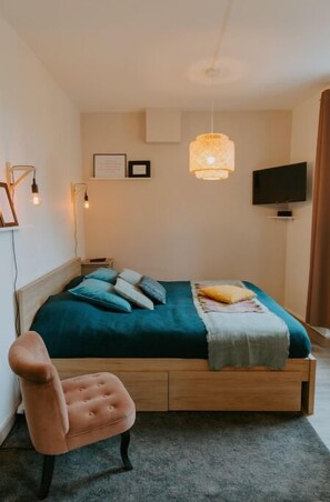 1 bedroom, free WiFi, bed sheets - Les Berges du Roubion, Studio Cosy et Moderne (Montélimar)
