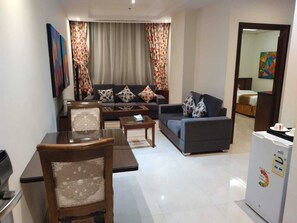 Habitación doble Deluxe | Área de sala de estar