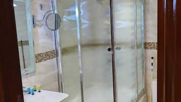 Deluxe Double Room | Bathroom