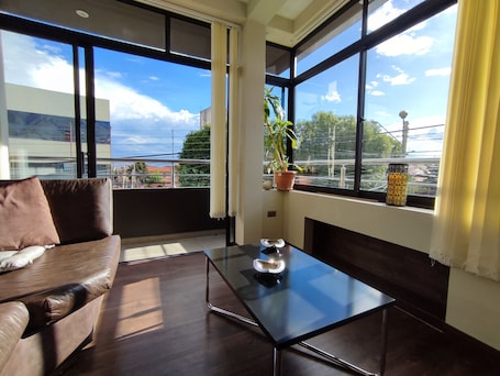 Smart TV. Cozy and modern two-bedroom apartment in a residential area -La Campana