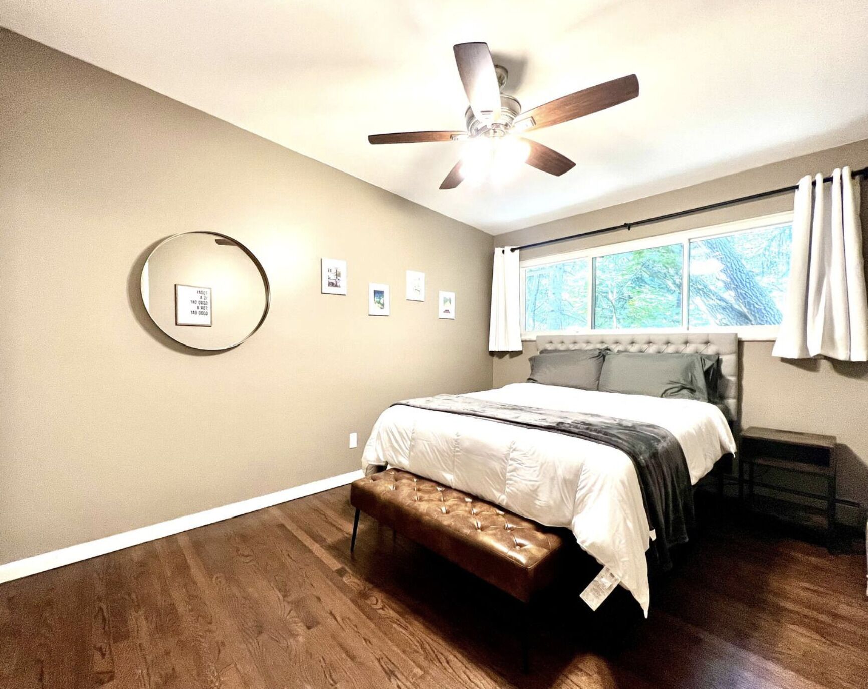 3 bedrooms, desk, iron/ironing board, free WiFi