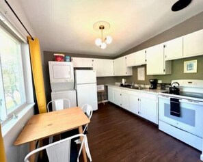 Fridge, microwave, oven, stovetop - Mid-Century in Water Hill w/ Tons of Natural Light
 (Ann Arbor)