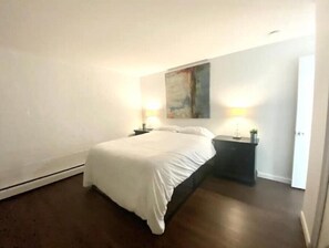 2 habitaciones, escritorio, tabla de planchar con plancha y wifi gratis 