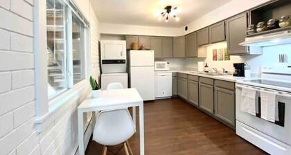 Stylish 2BR in Historic WaterHill / Walk to Downtown & The Big House