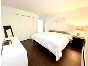 2 habitaciones, escritorio, tabla de planchar con plancha y wifi gratis 