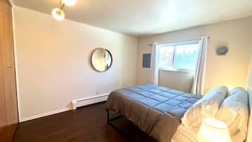 2 bedrooms, iron/ironing board, free WiFi, bed sheets