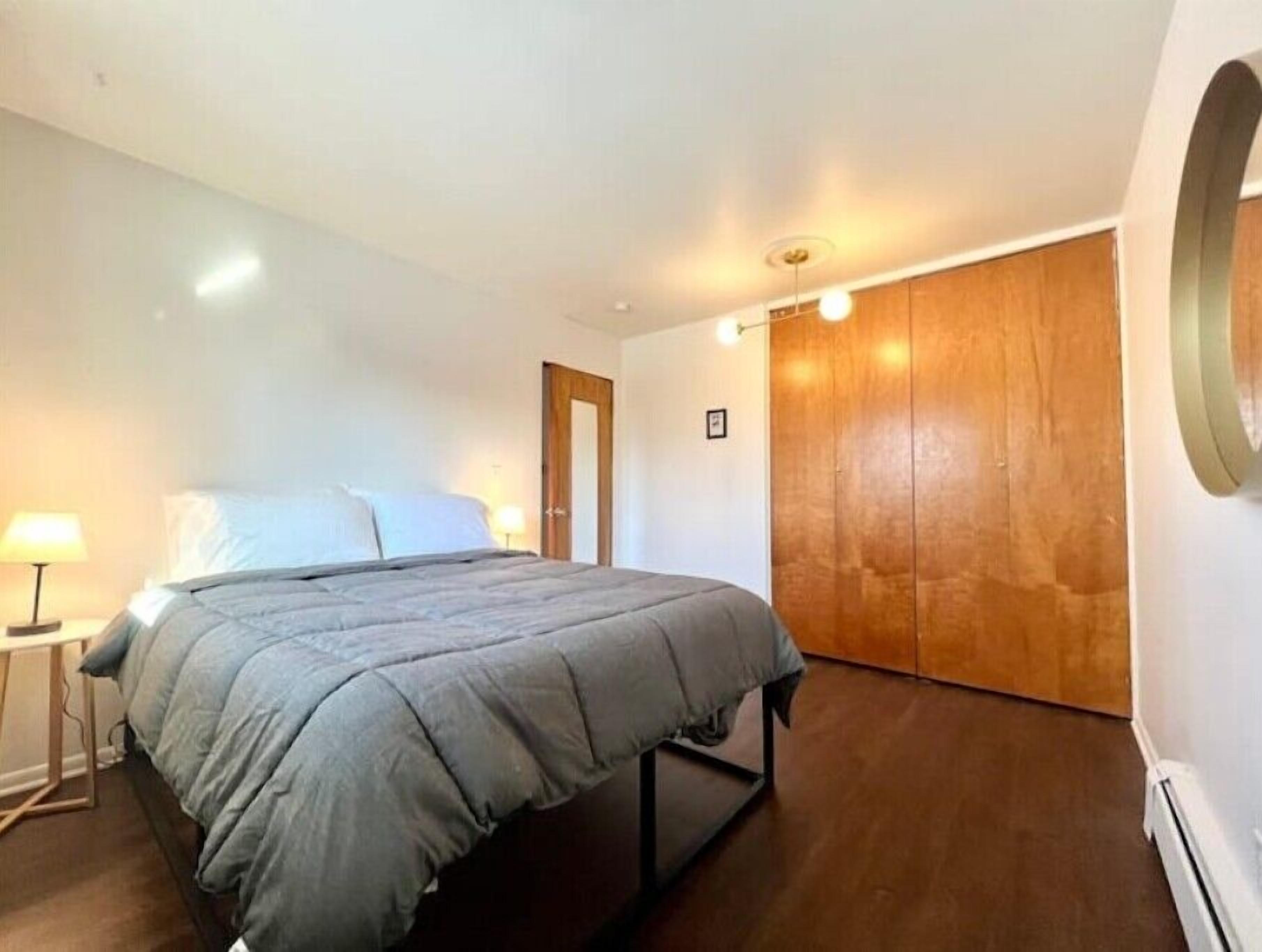 2 makuuhuonetta, silitysrauta/-lauta, ilmainen Wi-Fi, vuodevaatteet