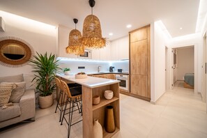 雪櫃、微波爐、焗爐、爐具