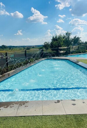 Pool - 10 minutes drive from OR Tambo International Airport, situated at Greenpark! (Boksburg)
