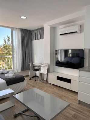 Iron/ironing board, WiFi, bed sheets, wheelchair access