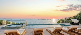 Alta Bella - Oceanfront Villa, Nordic Spa, Concierge