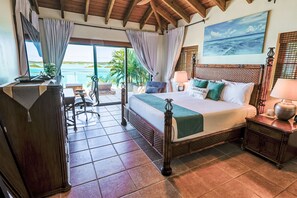 7 soverom, skrivebord, strykejern/-brett og reiseseng for barn