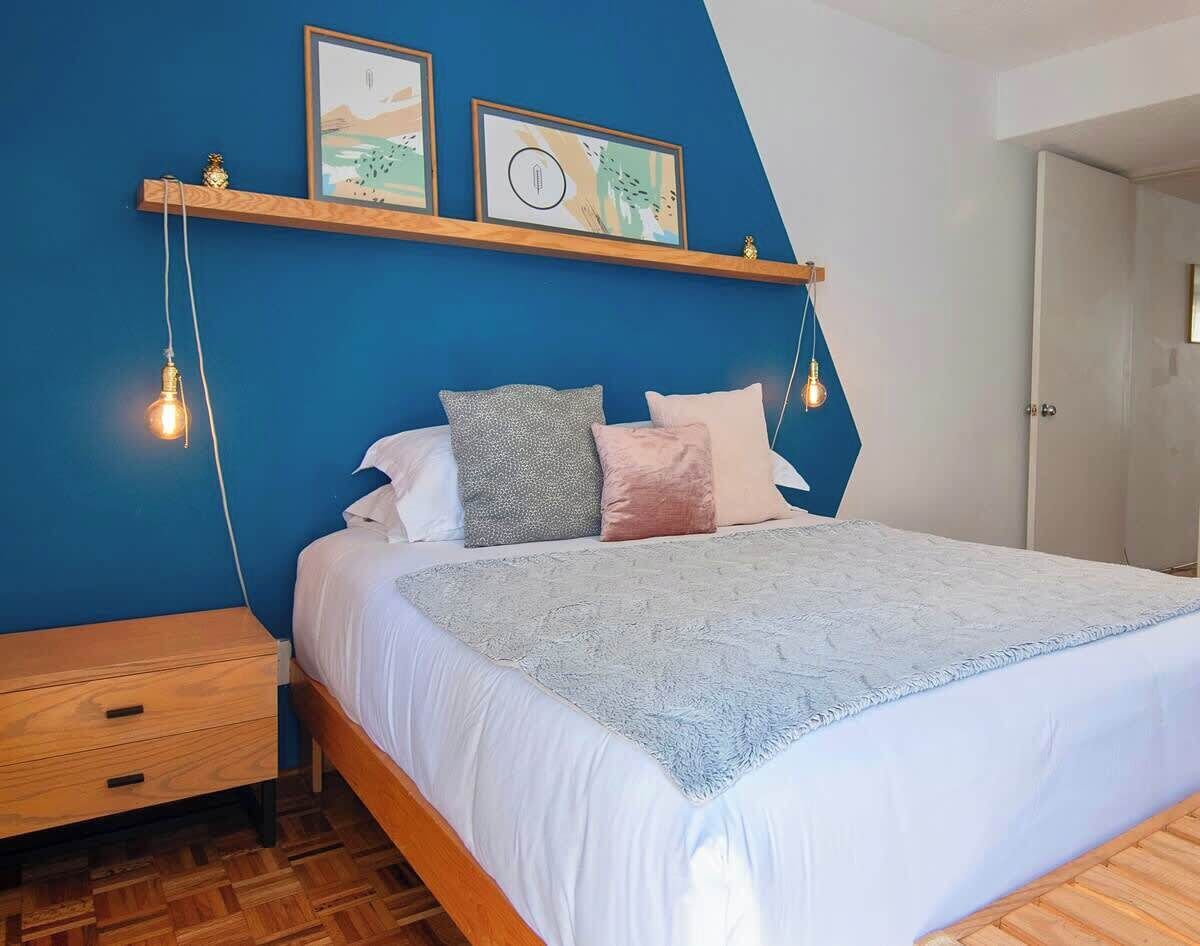 2 habitaciones, tabla de planchar con plancha, cuna de viaje y wifi 