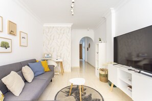 Smart TV, video-game console - Amplio y Cómodo Apartamento en Callao Salvaje (Callao Salvaje)