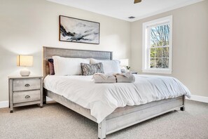 6 bedrooms, iron/ironing board, WiFi, bed sheets