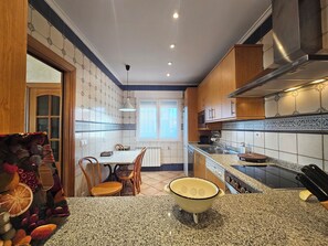 Micro-ondes, four, plaque de cuisson, lave-vaisselle