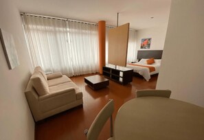 2 bedrooms, WiFi, bed sheets - Beautiful Ground Floor Apartment In Chapinero (Bogotá)
