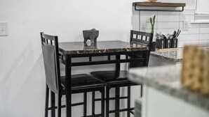 Dining - Modern Comforts w/ 3BR|4BD Sleeps 8 (Atlanta)