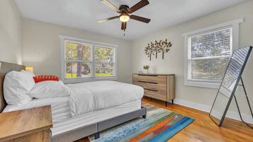 3 bedrooms, iron/ironing board, WiFi, bed sheets