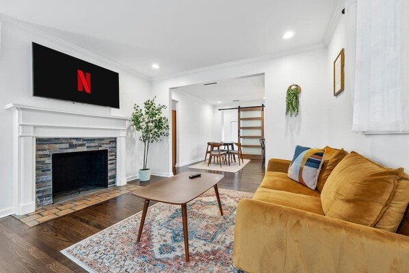 Fernseher, Kamin, Arbeitsbereiche