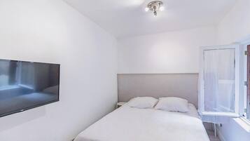 1 habitación, tabla de planchar con plancha, wifi y ropa de cama