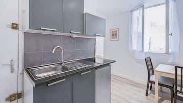 Refrigerador, microondas y cafetera y tetera