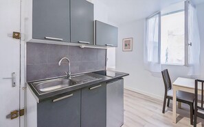 Frigorifero, microonde, macchina per tè/caffè