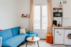 TV - Heaven of peace Near The Pere Lachaise (Paris)